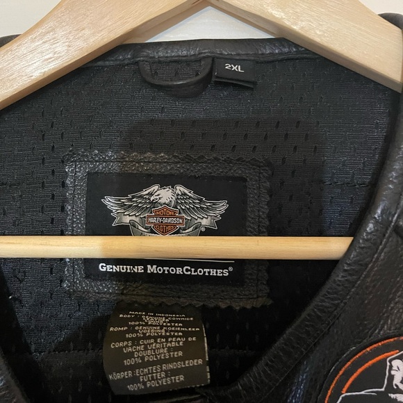 Harley Davidson Genuine Leather Vest. - Picture 3 of 4